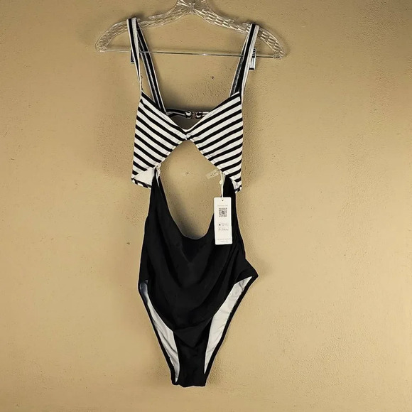 NWT Cupshe Black‎ White Striped Open One Piece Swimsuit XL - Picture 1 of 5